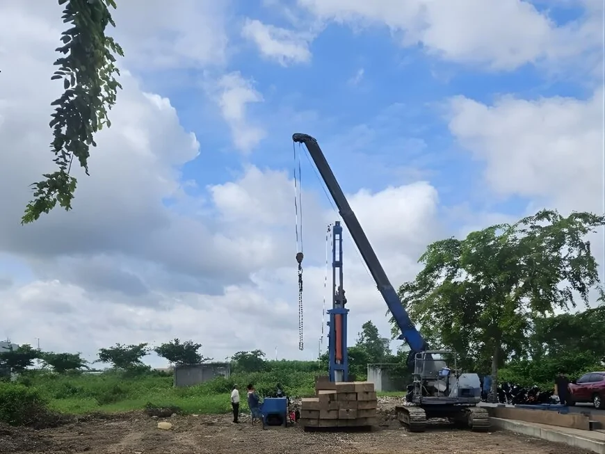 Chuẩn bị mặt bằng để tiến hành thi công ép cọc