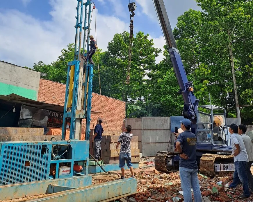 Xem xét các phản hồi và đánh giá của khách hàng từng thi công