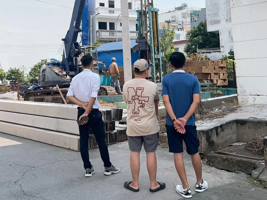 Theo dõi quá trình ép cọc xem có thực hiện đúng quy trình